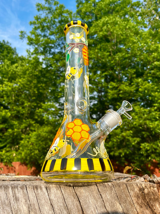 Busy Bee Bong - 18-Inch Height - Eye-catching Design for an Impressive Smoking Experience