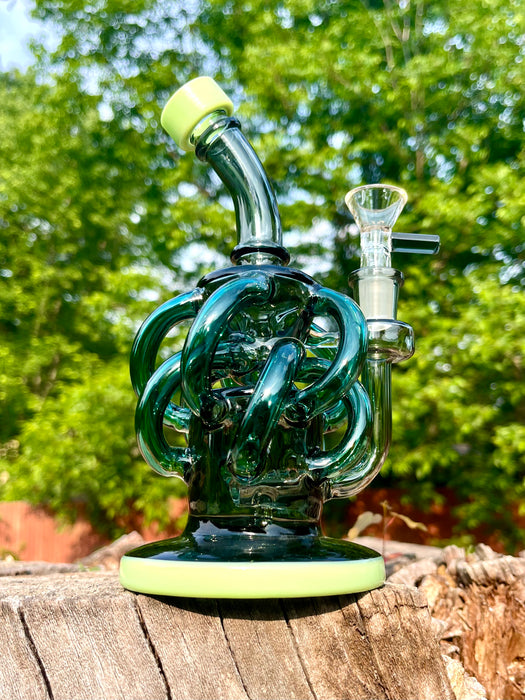 Aleaf Recycle Dab Rig - Intricate Design and Multiple Tubes for a Smooth Dabbing Experience