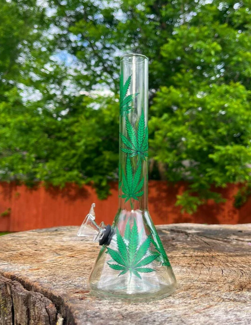 7-Inch Green Cannabis Leaf Water Bong with Premium Personl